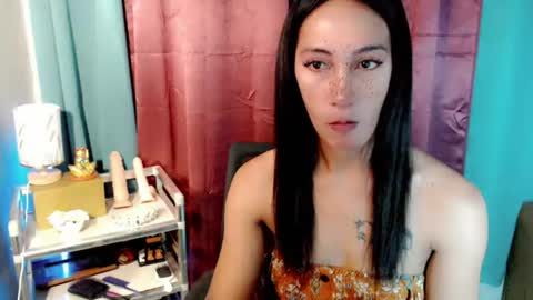 lucyLove online show from June 16, 3:40 am