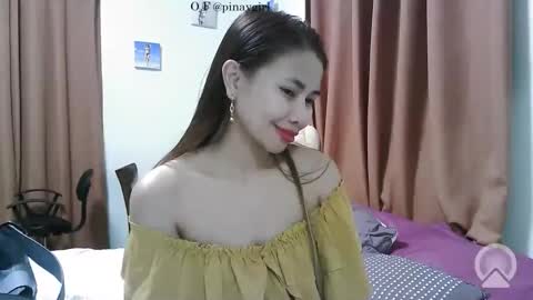 pinaypetite971689 online show from October 31, 12:31 pm