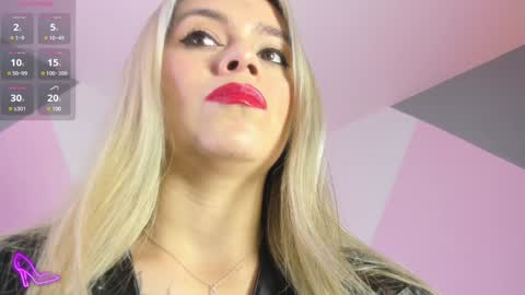 Snapshot of pink_secret chatting on January 13, 1:39 pm pink_secret online show from January 13, 1:39 pm