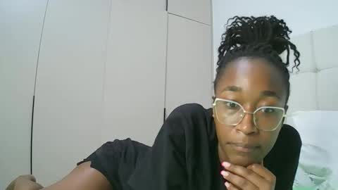 PinkyAura online show from February 3, 1:16 am