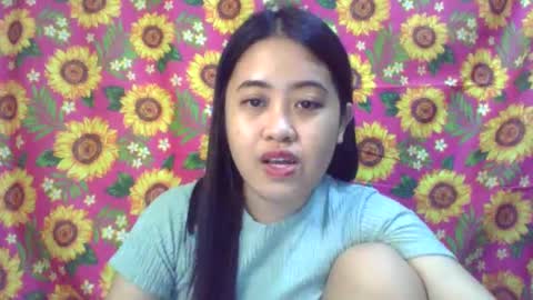 Snapshot of pinkish_shine chatting on February 4, 12:00 pm Hi its me shine online show from February 4, 12:00 pm