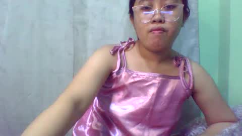 Snapshot of pinkish_shine chatting on March 5, 7:28 pm Hi its me shine online show from March 5, 7:28 pm