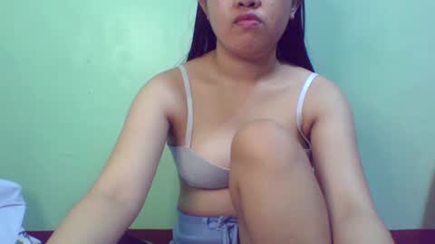 Snapshot of pinkish_shine chatting on February 12, 2:24 am Hi its me shine online show from February 12, 2:24 am