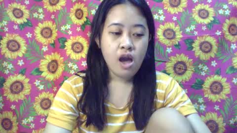 Snapshot of pinkish_shine chatting on February 10, 12:52 am Hi its me shine online show from February 10, 12:52 am