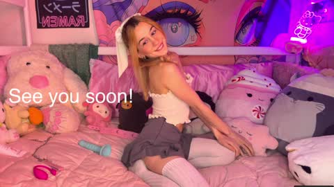 Gwenie online show from December 9, 3:50 am