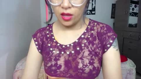 Snapshot of pinky_pinky_ chatting on October 15, 3:14 pm VIOLETA LOPEZ online show from October 15, 3:14 pm