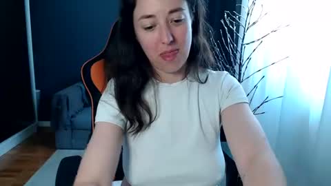 piscesgirl06 online show from June 25, 5:12 am