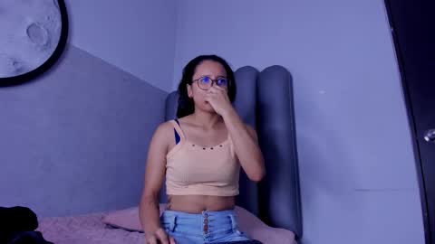 pitufa__ online show from February 23, 7:24 pm