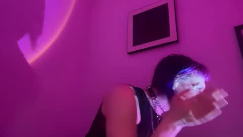    online show from December 18, 10:08 am