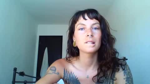 pixiecatfairy online show from September 21, 1:32 pm