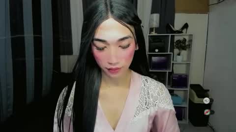 pixiedoll_ online show from May 12, 6:47 pm