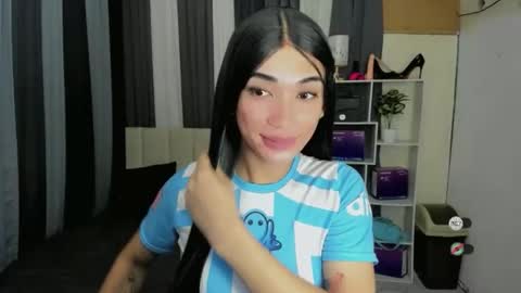 pixiedoll_ online show from May 24, 1:21 pm