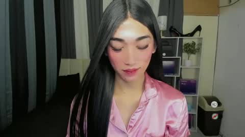 pixiedoll_ online show from May 8, 7:27 pm