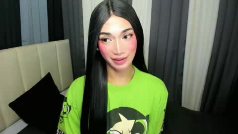 pixiedoll_ online show from May 7, 6:33 pm