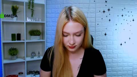 Sophie online show from June 4, 8:46 pm