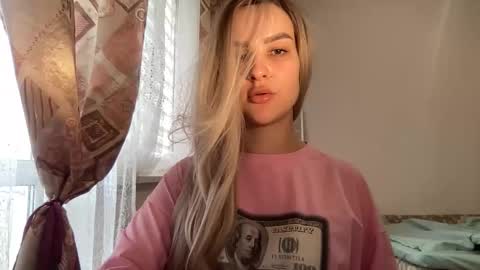 Snapshot of playfuldoll18 chatting on October 1, 6:51 am Mia online show from October 1, 6:51 am