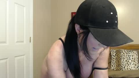 playfulkitten17 online show from April 16, 3:44 pm