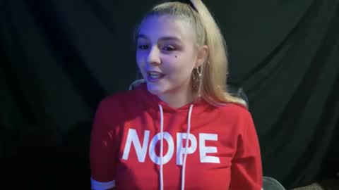 Playfulpixiee online show from December 11, 4:09 pm