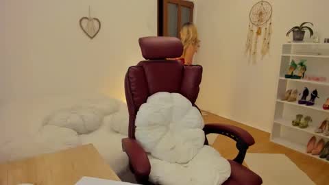 PleasureWitch online show from December 12, 10:09 pm