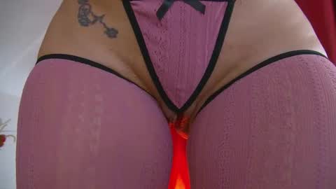 poison_milf_ online show from November 17, 5:08 am