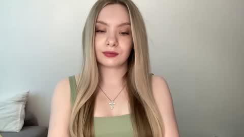 polishangel222 online show from June 8, 3:13 pm