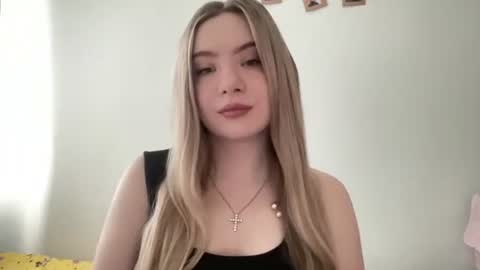 polishangel222 online show from February 22, 10:16 am