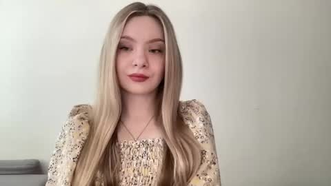 polishangel222 online show from June 14, 11:10 am
