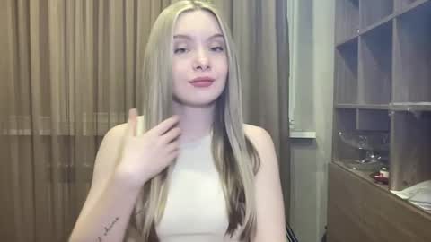 polishangel222 online show from July 9, 7:38 pm