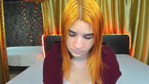 Snapshot of polly_love_ chatting on December 11, 7:42 am Polly online show from December 11, 7:42 am
