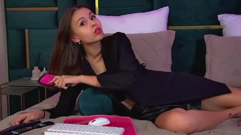 Polly online show from May 13, 6:57 pm