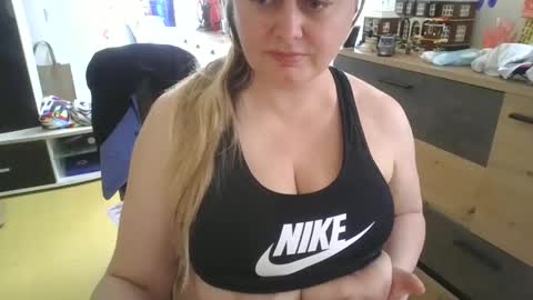 MelissOfficial online show from May 17, 2:38 pm