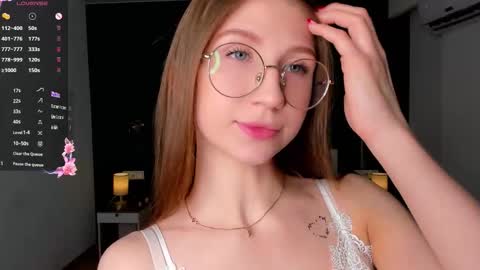 Elizabeth online show from March 25, 6:44 pm