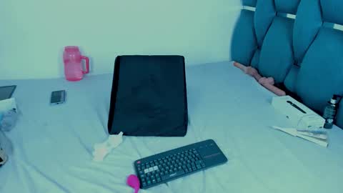 poutyseleny online show from December 5, 12:06 pm