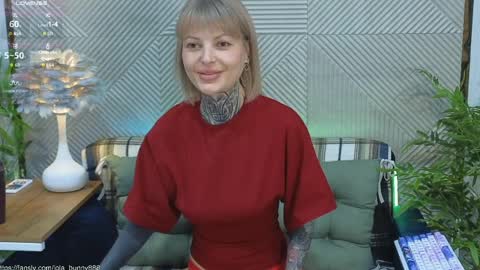 Lola online show from April 8, 5:09 am