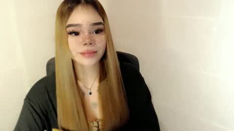 MAXXINE online show from April 2, 3:48 am