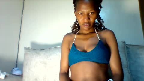 prettie_petitee online show from July 26, 6:32 am