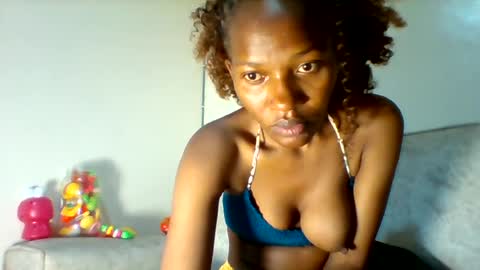 prettie_petitee online show from July 14, 3:33 am