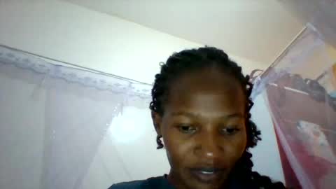 prettie_petitee online show from August 4, 10:32 am