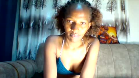 prettie_petitee online show from July 12, 1:01 pm
