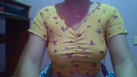 pretty_aimee online show from October 31, 3:52 am
