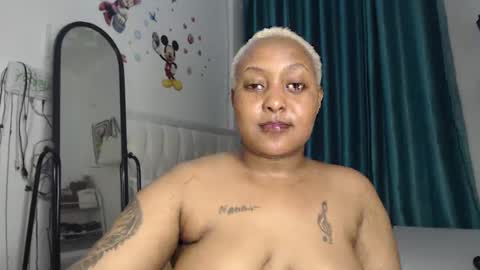 Snapshot of pretty_annah chatting on February 16, 10:32 pm Annah online show from February 16, 10:32 pm