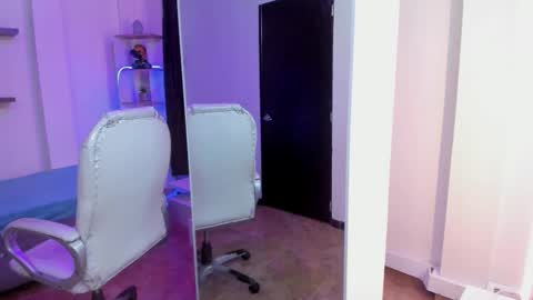 pretty online show from November 29, 11:47 am