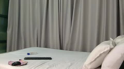 pretty_josey online show from April 8, 4:47 am