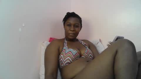 pretty_kylah online show from November 6, 5:35 am