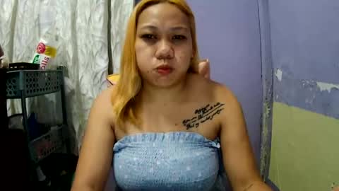 pretty_lyn08 online show from June 21, 3:49 pm