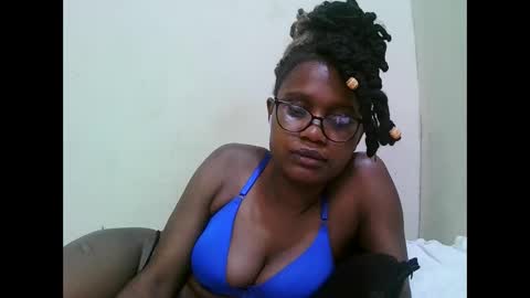 pretty_mellan online show from January 25, 11:00 pm