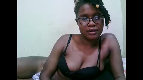 pretty_mellan online show from February 1, 1:02 am