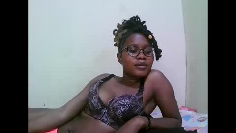 pretty_mellan online show from January 24, 9:06 am