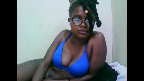 pretty_mellan online show from January 25, 5:07 am