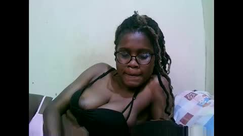 pretty_mellan online show from March 1, 7:08 am